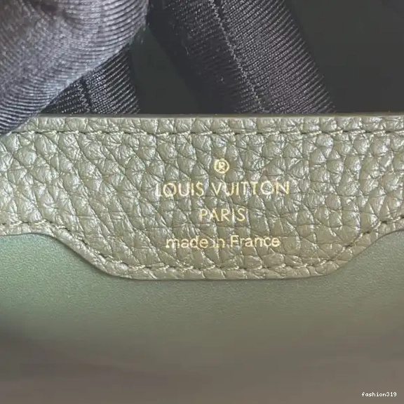 CAPUCINES VUITTON LOUIS BB 0402